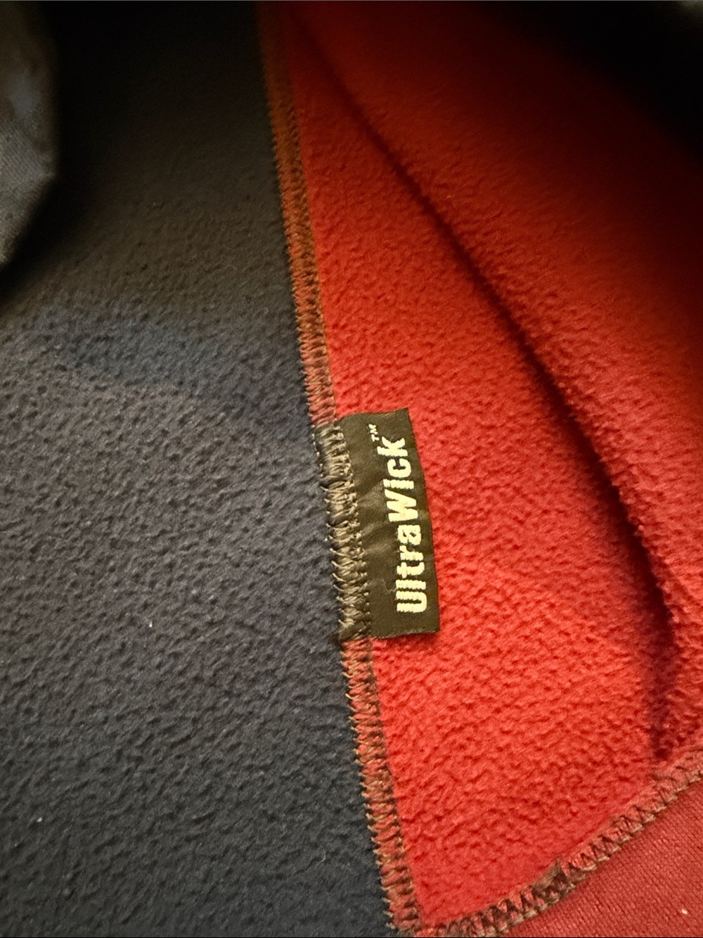 The North Face UltraWick Navy and Burgundy Colorblock Crewneck Men’s Small - Picture 7 of 9